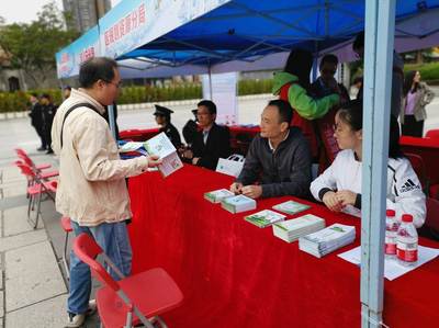 荔灣發(fā)放環(huán)保指引手冊(cè)，助力企業(yè)便捷辦理環(huán)保手續(xù)與咨詢服務(wù)